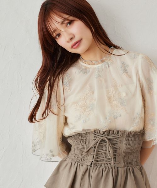 mysty woman 【WEB限定カラー/麻亜里さん着用アイテム】フローラル刺繍フレアスリーブブラウス オフホワイト FREE ウィメンズインナー ミスティーウーマン 320879 and ST アンドエスティ(旧ドットエスティ) mysty woman 【WEB限定カラー/麻亜里さん着用アイテム】フローラル刺繍フレアスリーブブラウス オフホワイト FREE ウィメンズインナー ミスティーウーマン 320879 and ST アンドエスティ(旧ドットエスティ)
