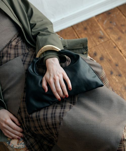 mysty woman 【LE VERNIS】トライアングルBAG ブラック FREE ウィメンズグッズ ミスティーウーマン 574317 and ST アンドエスティ(旧ドットエスティ) mysty woman 【LE VERNIS】トライアングルBAG ブラック FREE ウィメンズグッズ ミスティーウーマン 574317 and ST アンドエスティ(旧ドットエスティ)