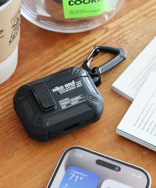 niko and .ニコロゴ AirPods proケース ガジェット チャコールグレー ニコアンド 138309 and ST アンドエスティ(旧ドットエスティ) niko and .ニコロゴ AirPods proケース ガジェット チャコールグレー ニコアンド 138309 and ST アンドエスティ(旧ドットエスティ)
