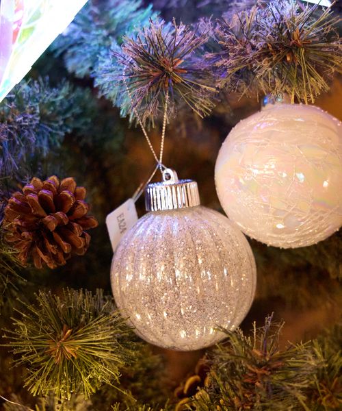 niko and .【Xmas】ラメボールオーナメント 季節(クリスマス) ライトグレー ニコアンド 140964 and ST アンドエスティ(旧ドットエスティ) niko and .【Xmas】ラメボールオーナメント 季節(クリスマス) ライトグレー ニコアンド 140964 and ST アンドエスティ(旧ドットエスティ)