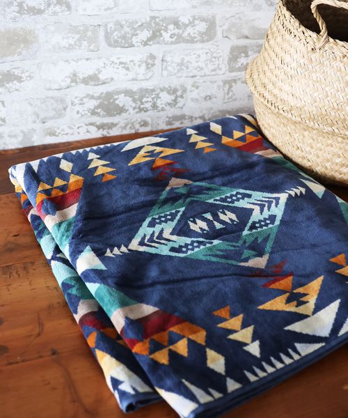 niko and .【PENDLETON(ペンドルトン)】総柄タオル/178×102cm インテリアファブリック ブルー ニコアンド 201341 and ST アンドエスティ(旧ドットエスティ) niko and .【PENDLETON(ペンドルトン)】総柄タオル/178×102cm インテリアファブリック ブルー ニコアンド 201341 and ST アンドエスティ(旧ドットエスティ)