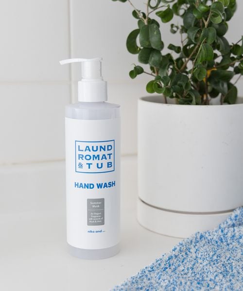 niko and .[LAUNDROMAT & TUB]ハンドウォッシュ/230mL LAUNDROMAT＆TUB ホワイト ニコアンド 205999 and ST アンドエスティ（旧ドットエスティ）