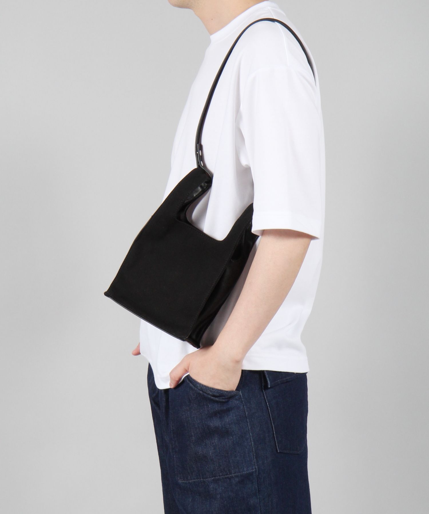 THISISPAPER Transfer Bag Black ショルダーバッグ | ajmalstud.com