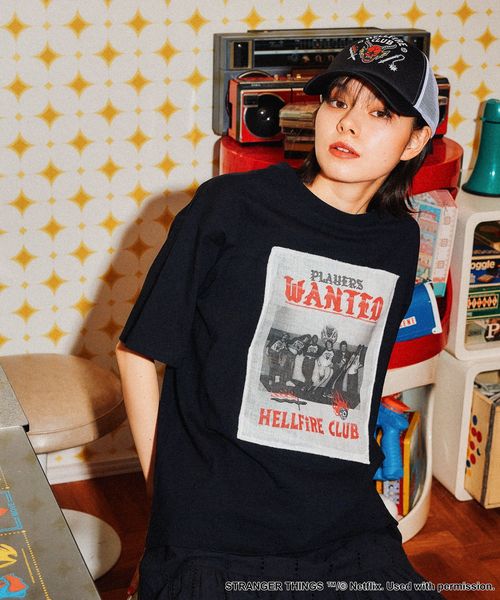 niko and .【STRANGER THINGS】コラボ ポスター風プリントTシャツ シルバー L ウィメンズインナー ニコアンド 290580 and ST アンドエスティ(旧ドットエスティ) niko and .【STRANGER THINGS】コラボ ポスター風プリントTシャツ シルバー L ウィメンズインナー ニコアンド 290580 and ST アンドエスティ(旧ドットエスティ)