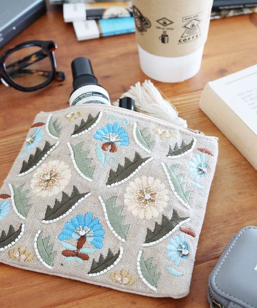 niko and .ビーズ刺繍ポーチ バッグ ホワイト ニコアンド 323306 and ST アンドエスティ(旧ドットエスティ) niko and .ビーズ刺繍ポーチ バッグ ホワイト ニコアンド 323306 and ST アンドエスティ(旧ドットエスティ)