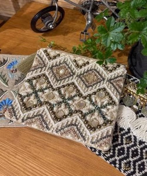 niko and .ビーズ刺繍ポーチ バッグ ホワイト ニコアンド 323306 and ST アンドエスティ(旧ドットエスティ) niko and .ビーズ刺繍ポーチ バッグ ホワイト ニコアンド 323306 and ST アンドエスティ(旧ドットエスティ)