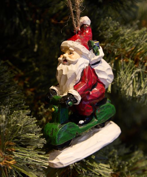 niko and .【2025Xmas】レジンサンタオーナメント 季節（クリスマス） ホワイト ニコアンド 570487 and ST アンドエスティ（旧ドットエスティ）