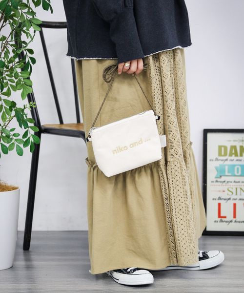 niko and .オリジナル ニコロゴ刺繍サコッシュ バッグ ライトグレー ニコアンド 572674 and ST アンドエスティ(旧ドットエスティ) niko and .オリジナル ニコロゴ刺繍サコッシュ バッグ ライトグレー ニコアンド 572674 and ST アンドエスティ(旧ドットエスティ)