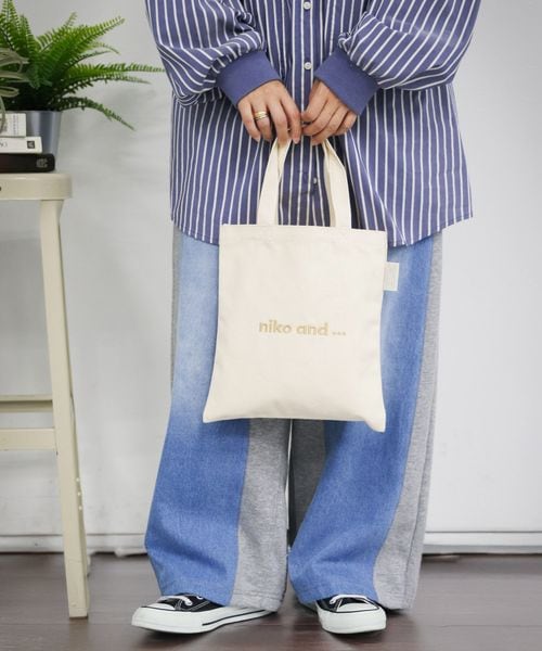 niko and .オリジナル ニコロゴ刺繍ミニトート バッグ ライトグレー ニコアンド 572678 and ST アンドエスティ(旧ドットエスティ) niko and .オリジナル ニコロゴ刺繍ミニトート バッグ ライトグレー ニコアンド 572678 and ST アンドエスティ(旧ドットエスティ)