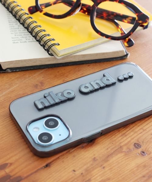 niko and .オリジナルニコロゴプックリケース(iPhone13/14/15) ガジェット グレー ニコアンド 577632 and ST アンドエスティ(旧ドットエスティ) niko and .オリジナルニコロゴプックリケース(iPhone13/14/15) ガジェット グレー ニコアンド 577632 and ST アンドエスティ(旧ドットエスティ)