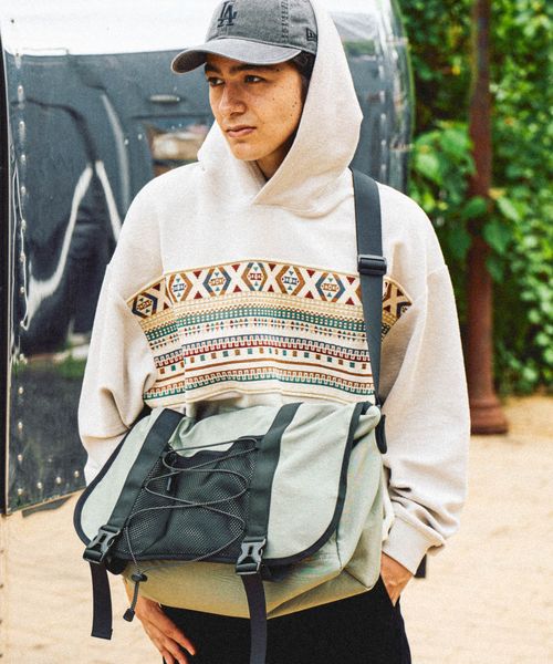 niko and .コードポケメッセンジャーバッグ グレー FREE メンズグッズ ニコアンド 601516 and ST アンドエスティ（旧ドットエスティ）