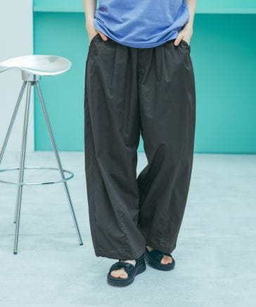 niko and…メイクスタッフ　てぃらウエストタックパンツ　チャコール Gardenタックプレーンパンツ | [公式]ニコアンド（niko and ）通販