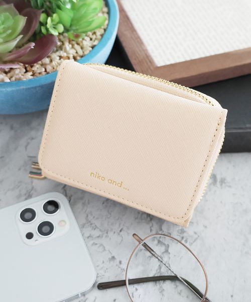 niko and .オリジナルロゴ三つ折り財布 ライトベージュ ウィメンズグッズ ニコアンド 965115 and ST アンドエスティ(旧ドットエスティ) niko and .オリジナルロゴ三つ折り財布 ライトベージュ ウィメンズグッズ ニコアンド 965115 and ST アンドエスティ(旧ドットエスティ)