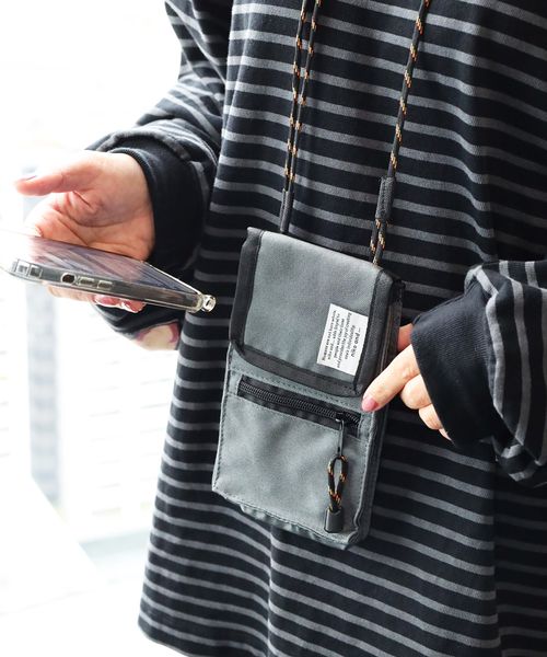 niko and .ニコロゴスマホサコッシュ バッグ グレー ニコアンド 990028 and ST アンドエスティ（旧ドットエスティ）