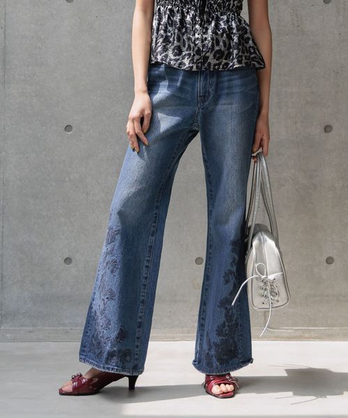 PAGEBOY 【再入荷】シシュウフレアデニムパンツ ブルー M ウィメンズボトムス ページボーイ 290989 and ST アンドエスティ(旧ドットエスティ) PAGEBOY 【再入荷】シシュウフレアデニムパンツ ブルー M ウィメンズボトムス ページボーイ 290989 and ST アンドエスティ(旧ドットエスティ)