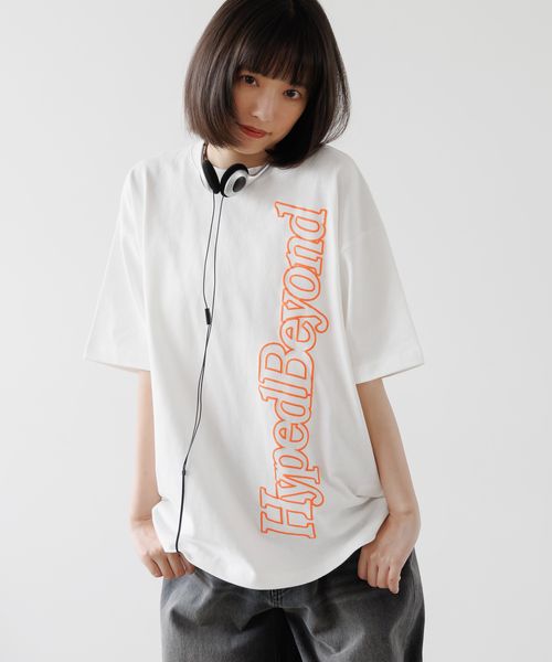 PAGEBOY 【PBLIM】バーティカルロゴTシャツ オフホワイト L LIM ページボーイ 568608 and ST アンドエスティ(旧ドットエスティ) PAGEBOY 【PBLIM】バーティカルロゴTシャツ オフホワイト L LIM ページボーイ 568608 and ST アンドエスティ(旧ドットエスティ)