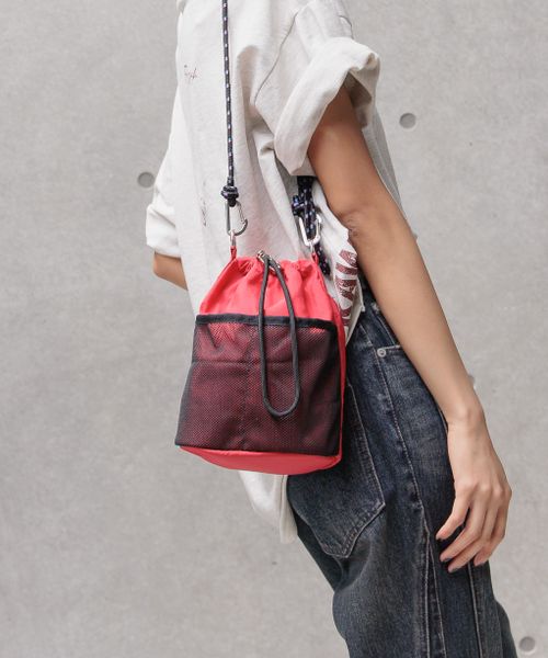 PAGEBOY カラビナナイロンキンチャクバッグ レッド ウィメンズグッズ ページボーイ 573041 and ST アンドエスティ(旧ドットエスティ) PAGEBOY カラビナナイロンキンチャクバッグ レッド ウィメンズグッズ ページボーイ 573041 and ST アンドエスティ(旧ドットエスティ)