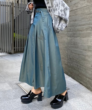 AMERI GLOSSY ENAMEL FLARE SKIRT - レディースファッション