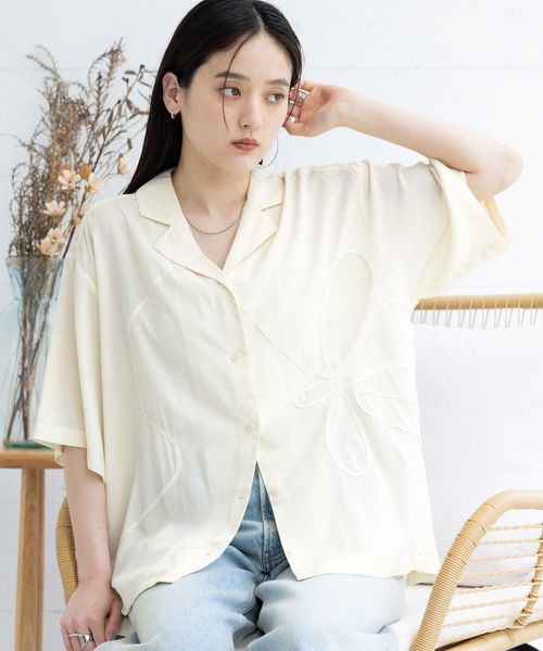RAGEBLUE 【WOMENS】コード刺繍/フラワーモチーフシャツ ホワイト FREE ウィメンズインナー レイジブルー 492116 and ST アンドエスティ(旧ドットエスティ) RAGEBLUE 【WOMENS】コード刺繍/フラワーモチーフシャツ ホワイト FREE ウィメンズインナー レイジブルー 492116 and ST アンドエスティ(旧ドットエスティ)