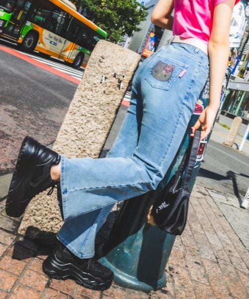 repipi armario 【HELLO KITTY】デニムフレアパンツ ライトブルー S ウィメンズボトムス レピピアルマリオ 576347 and ST アンドエスティ(旧ドットエスティ) repipi armario 【HELLO KITTY】デニムフレアパンツ ライトブルー S ウィメンズボトムス レピピアルマリオ 576347 and ST アンドエスティ(旧ドットエスティ)