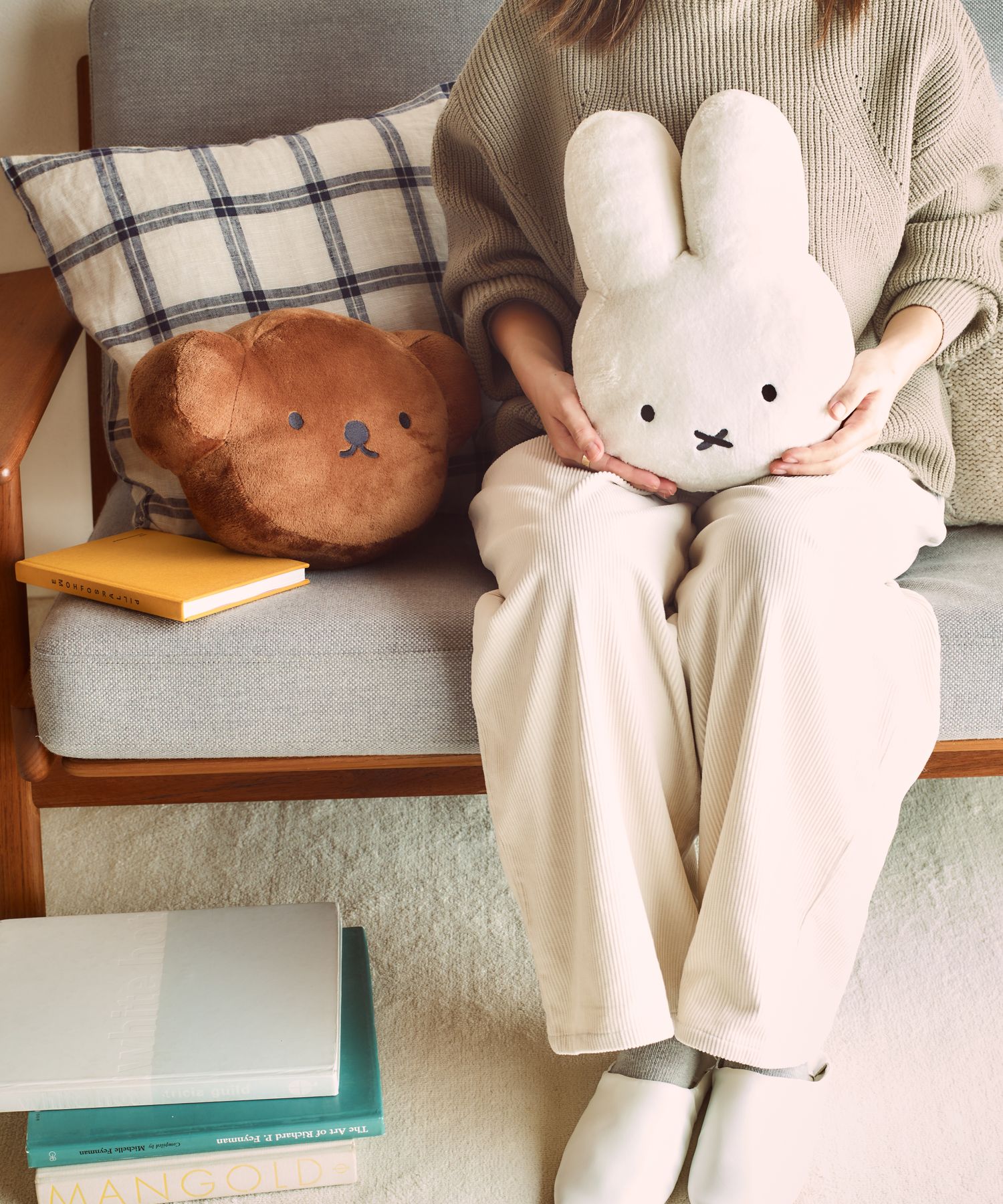 miffy studioCLIP×ミッフィー ブランケットinクッション ...