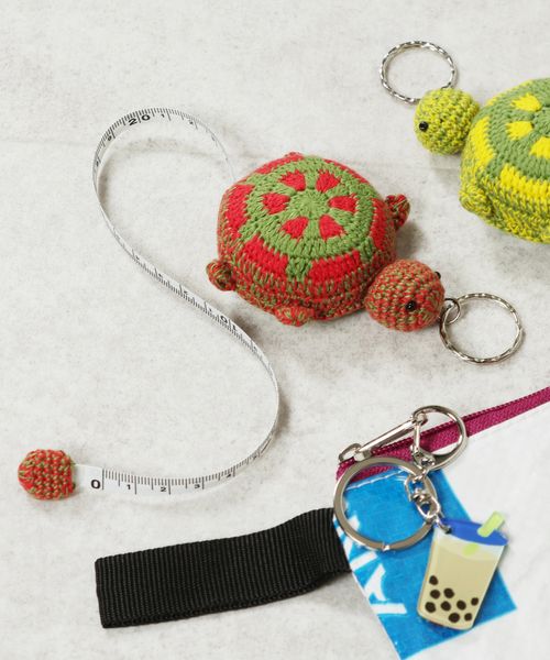 studio CLIP ベトナム手編みメジャーキーホルダー[亀] ステーショナリー レッド FREE スタジオクリップ 573179 and ST アンドエスティ（旧ドットエスティ）