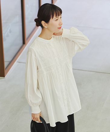 自由区　クロップド丈刺繍ブラウス　新品未使用　　現行品　▪️最終お値下げ 自由区クロップド丈刺繍ブラウス新品未使用現行品▪️最終お値下げ