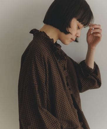 新色予約/natural by clip》リネン混チェックフリルブラウス | [公式