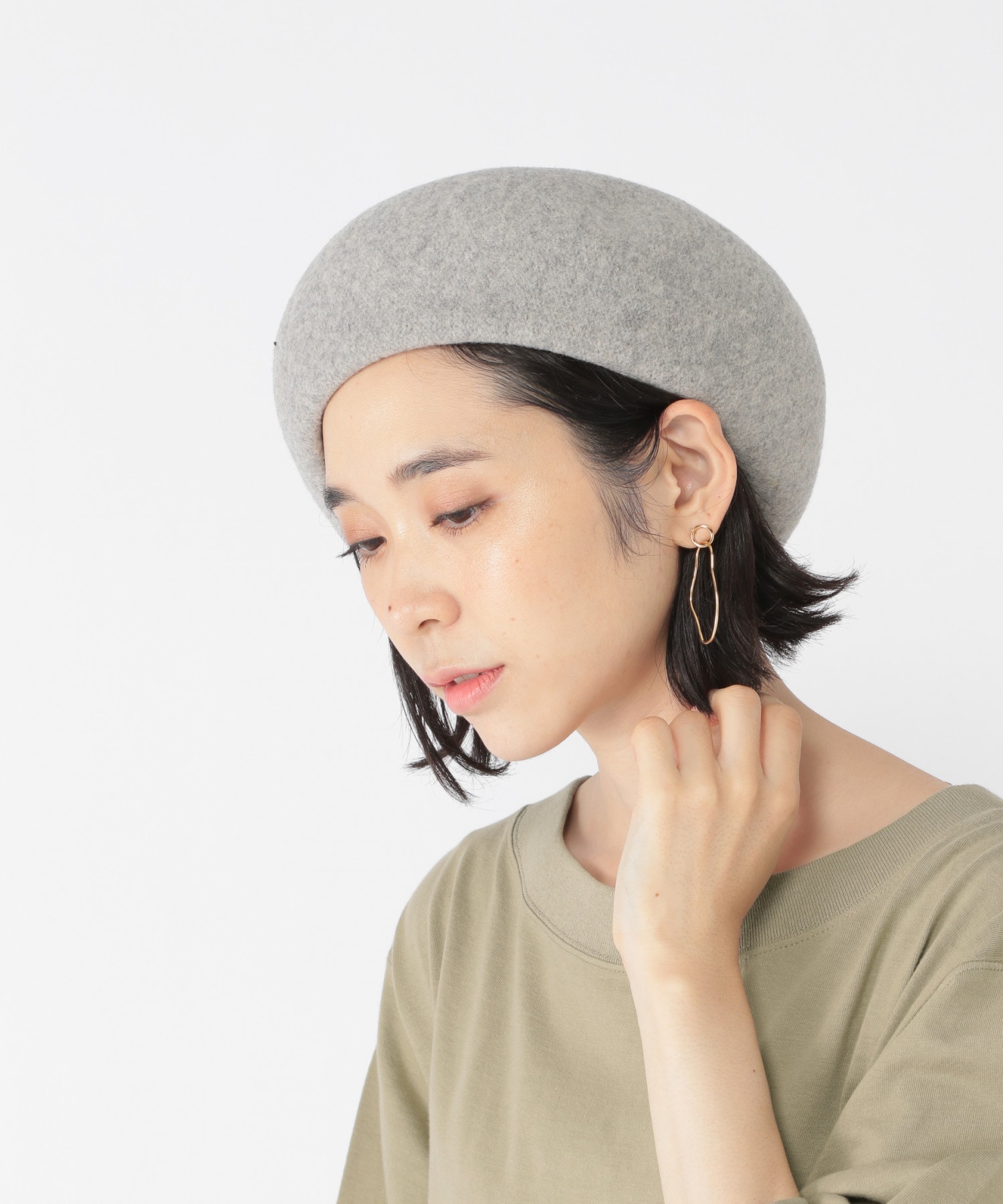 売れました】clear(クリア)スタッズ付きベレー帽