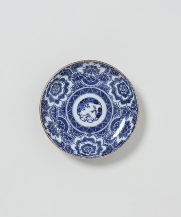 3246　古美術＜値下げ交渉大歓迎＞藍柿中皿　ヒビ有 骨董 紙刷 六方に牡丹図 5寸皿 | [公式]TODAY'S SPECIAL